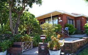 3Br Home With Pool Near Shops, M5 & Train Stations